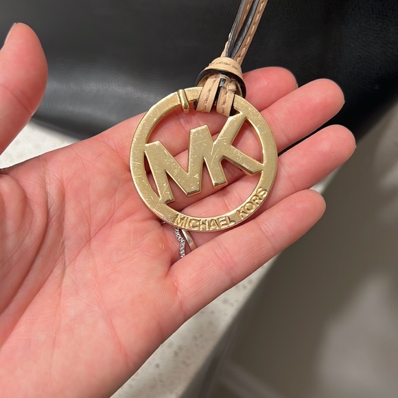 Michael Kors purse - Picture 2 of 5